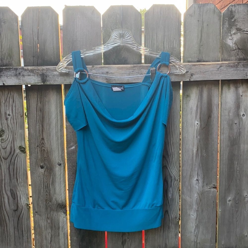 Wet sealโcold shoulder top sz. M